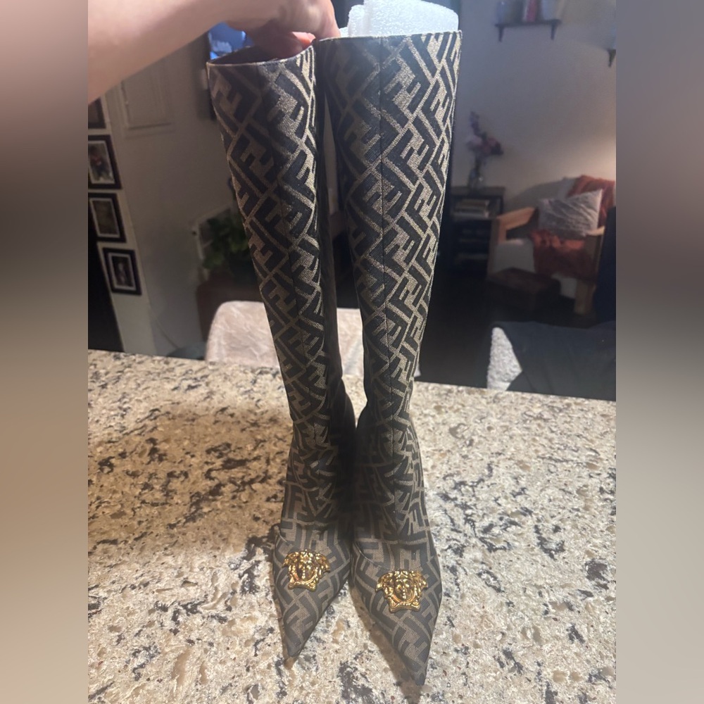 Fendi boots 
Size 40 - 9 US 
Still look great !!
